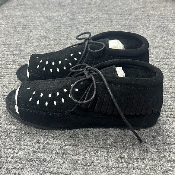 Minnetonka Women’s Fringe Lyra Open Toed Boot (3163) - Picture 4 of 6